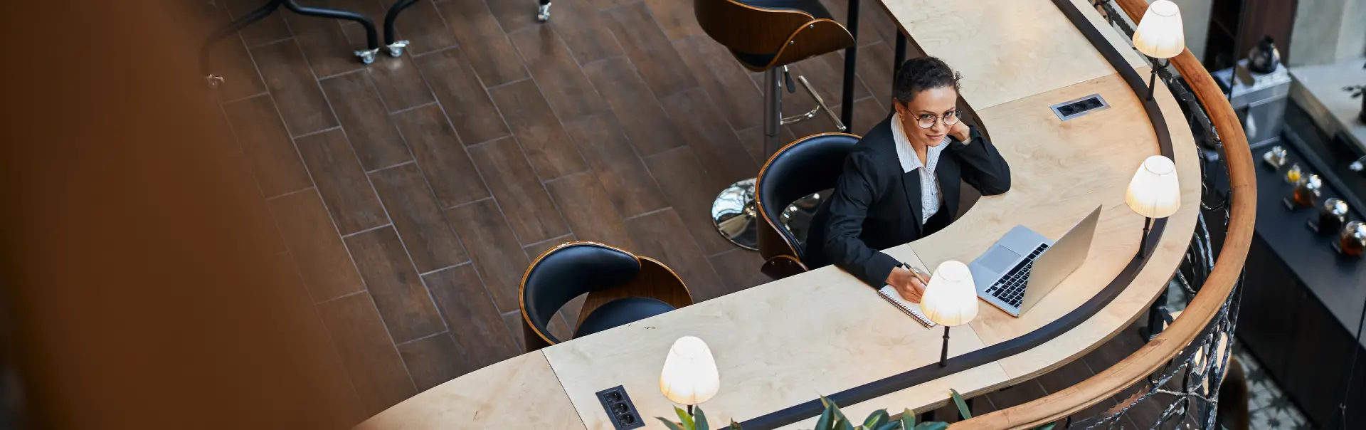 young-female-person-working-in-flex-office-2025-03-06-16-27-04-utc