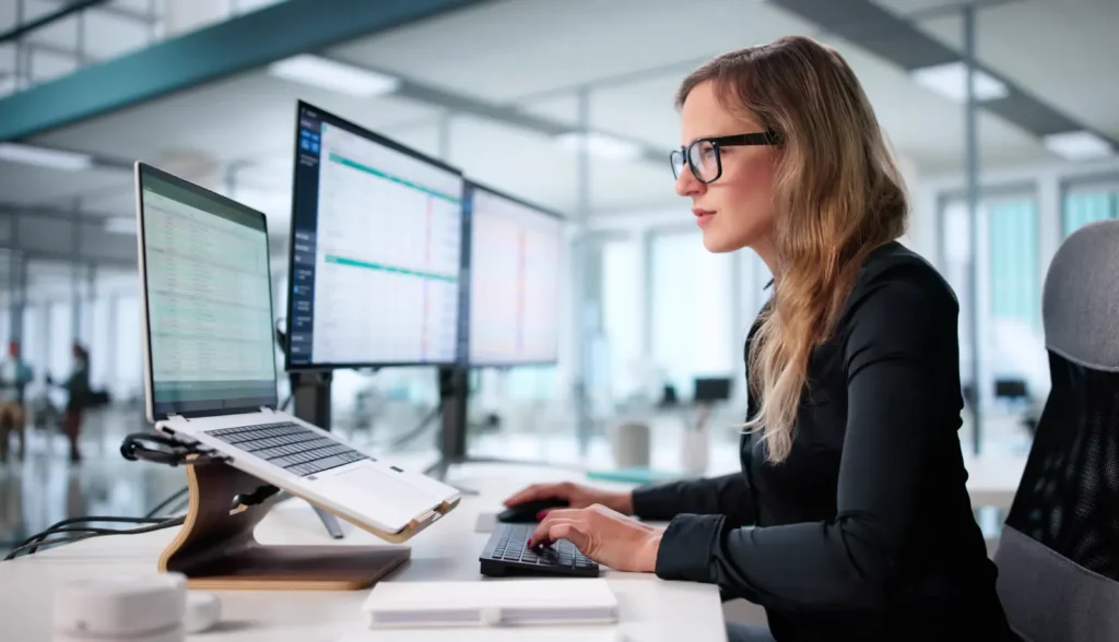 person atomating financial tasks